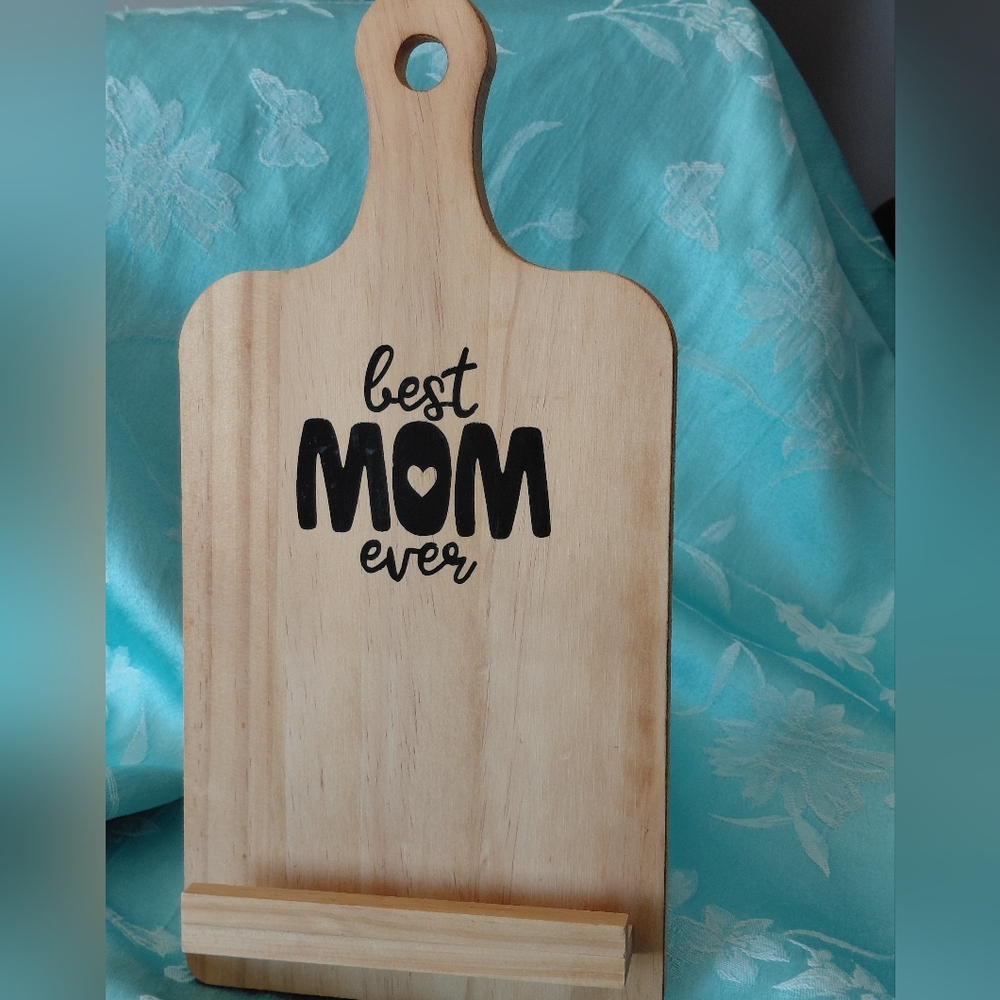 Natural Wood Tablet Stand with 'Best Mom Ever' Design
